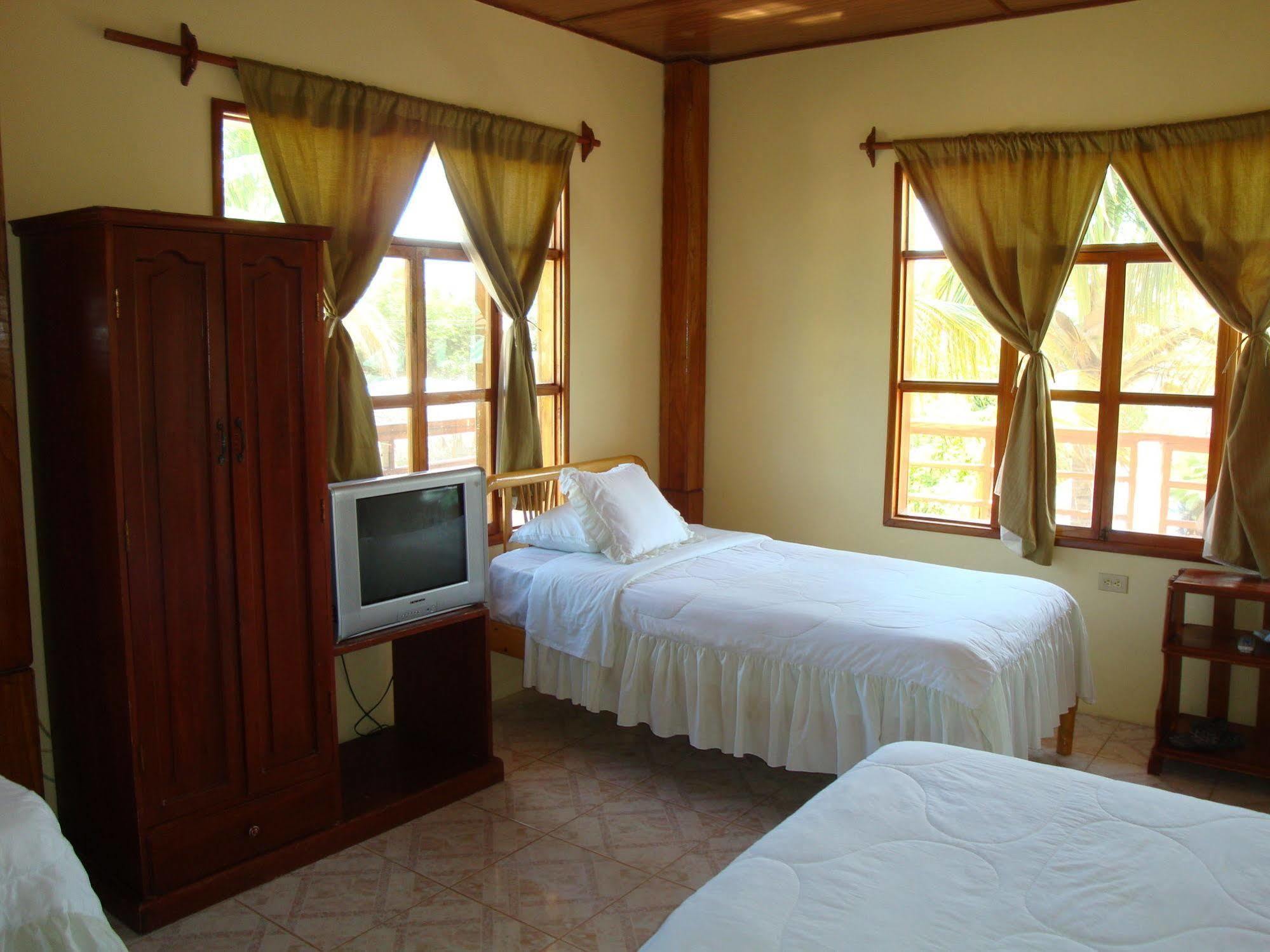 Hotel San Vicente Galapagos Puerto Villamil Exteriör bild